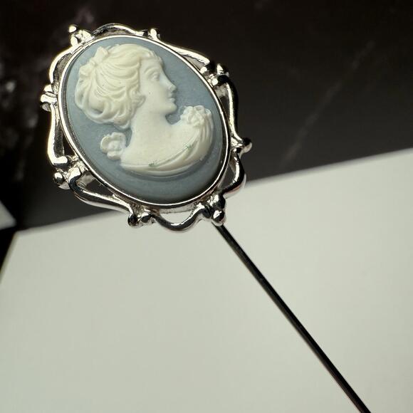 Signed Trifari Blue Cameo Face Of Lady Silver Tone Lapel Stick Pin - Picture 9 of 11